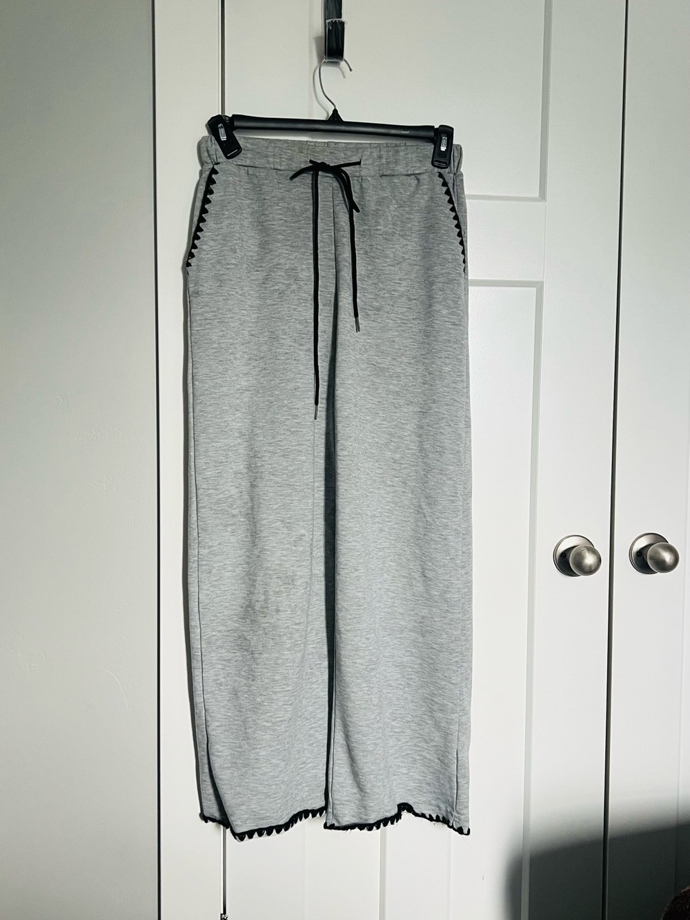 Cozy Light Gray Wide-Leg Sweatpants with Black Trim
